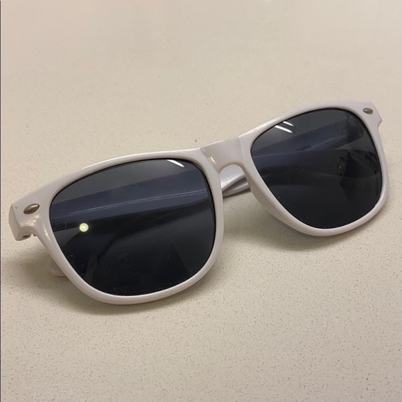 Women's Fashion Sunglasses - Picture 1 of 5